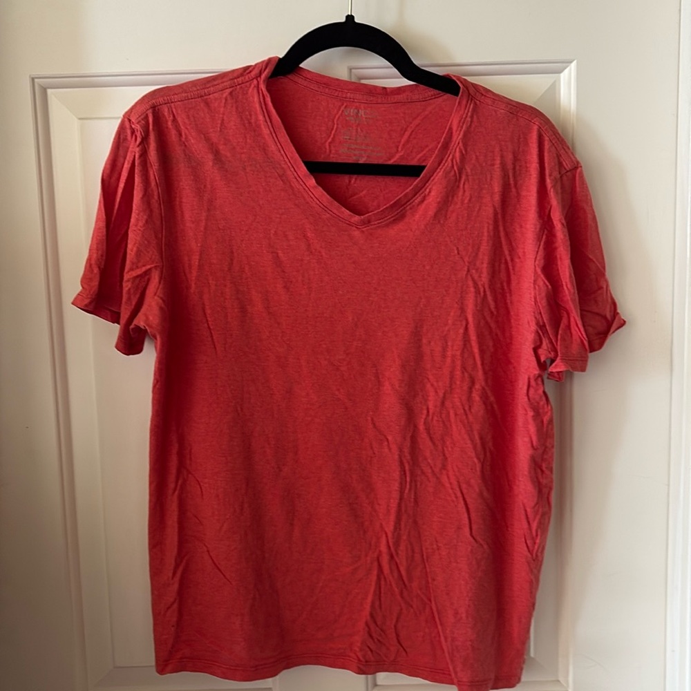Red vince. tee